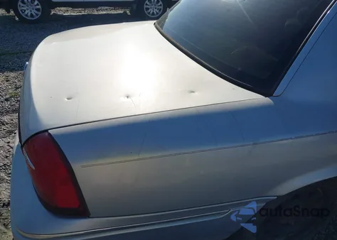 2002 Mercury Grand Marquis Gs z USA, uszkodzony, nr VIN 2MEFM74W82X609071